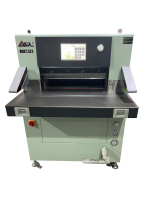 DP6810 重型整体铸铁龙门架切纸机